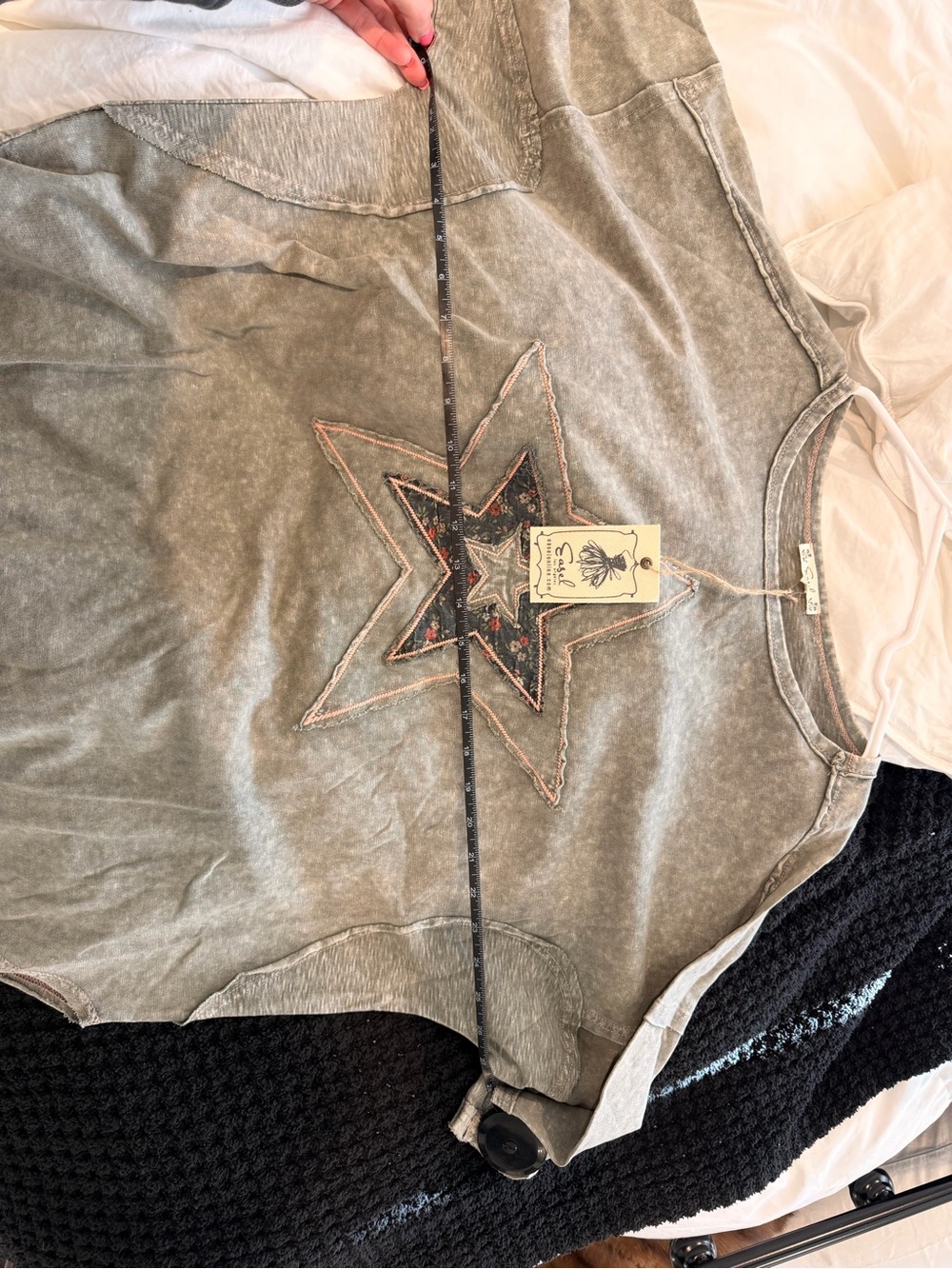 POL Washed Gray Star Graphic Short Sleeve Tee - Picture 6 of 8